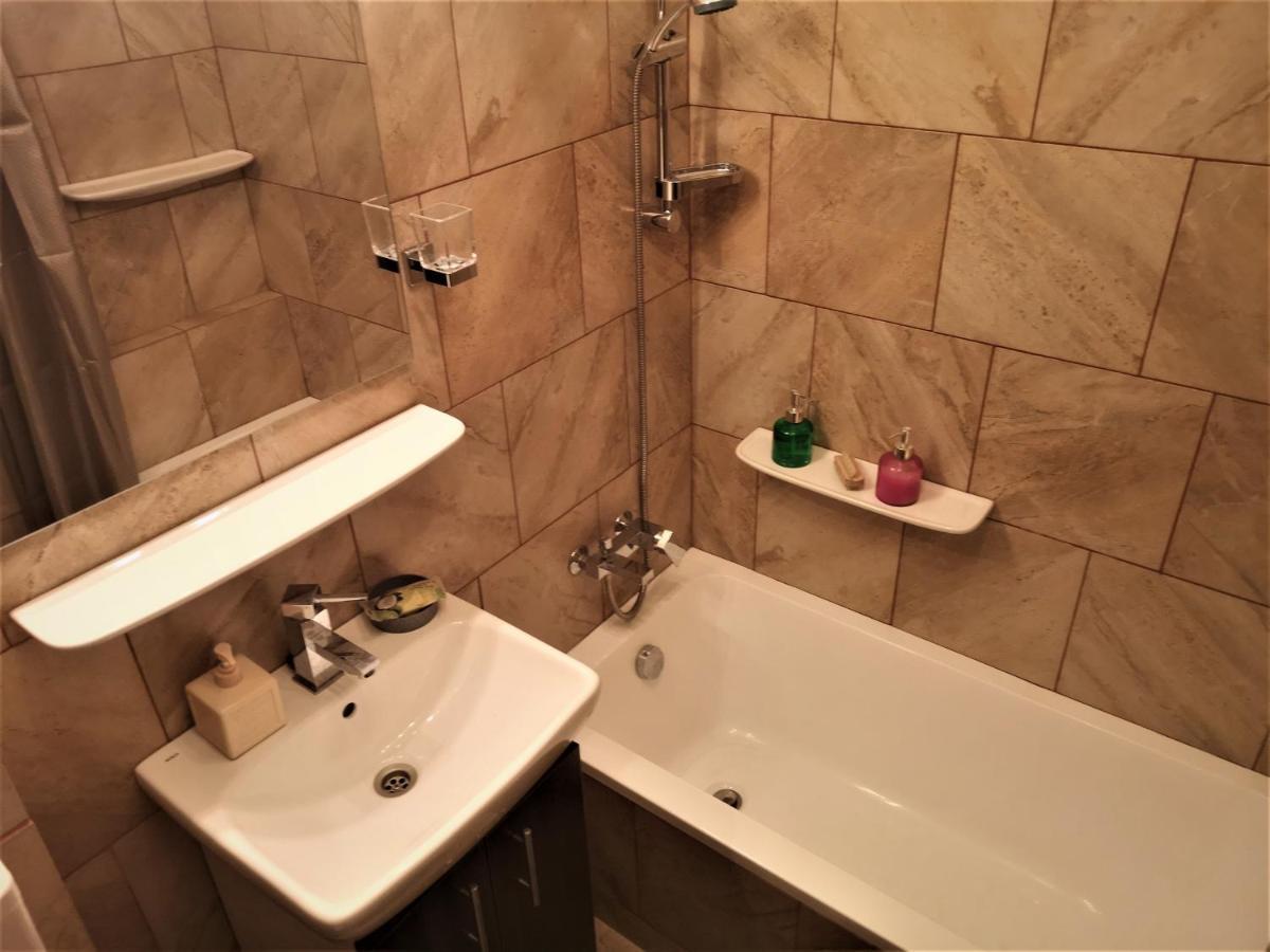 Apartament Anca Bukares Bagian luar foto