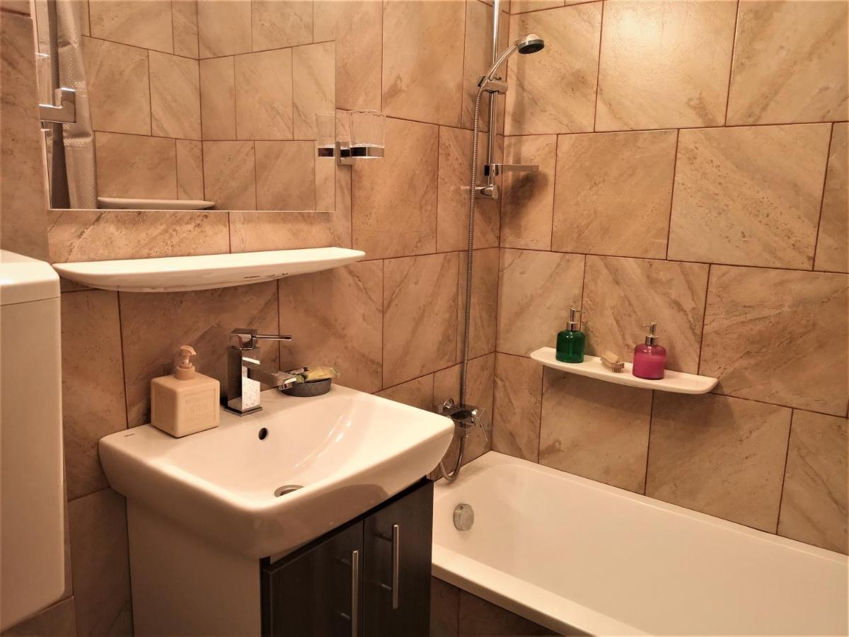Apartament Anca Bukares Bagian luar foto