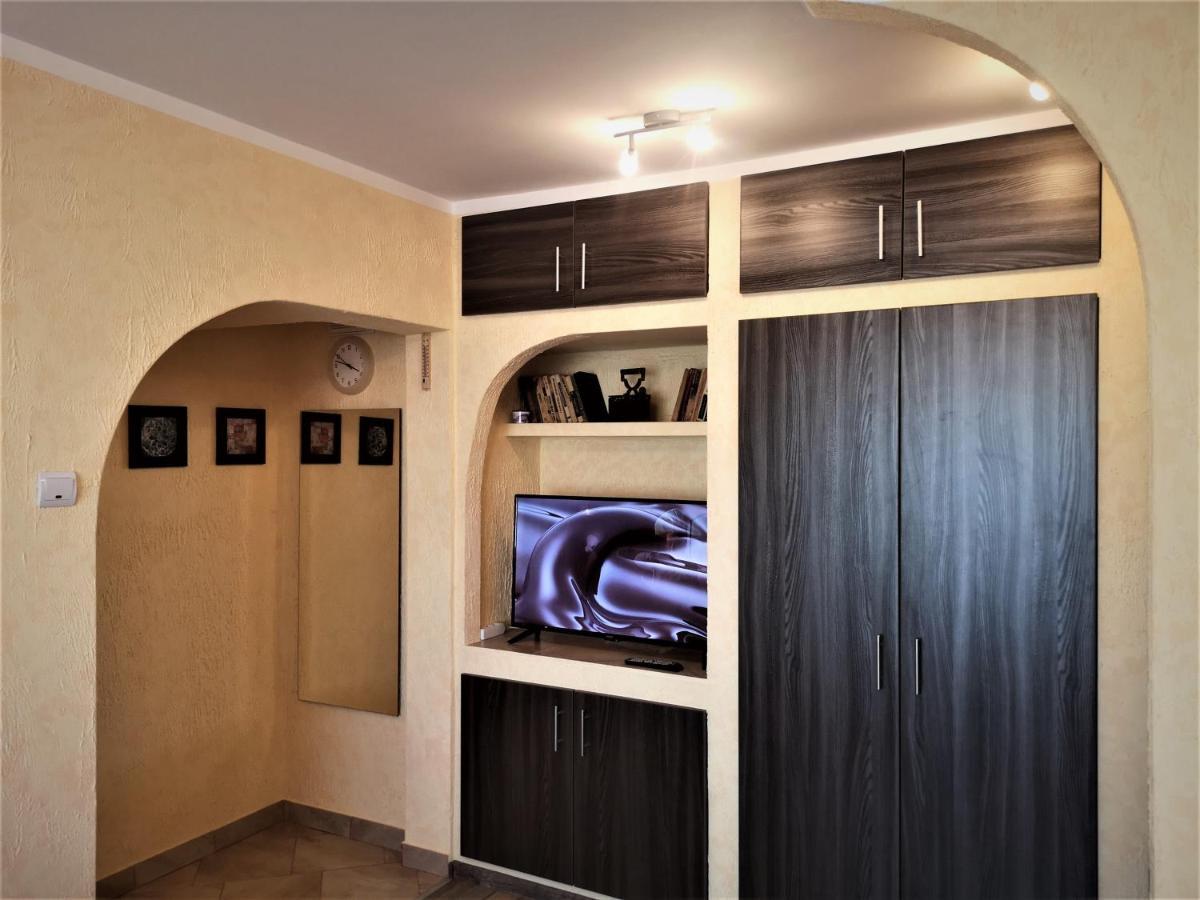 Apartament Anca Bukares Bagian luar foto