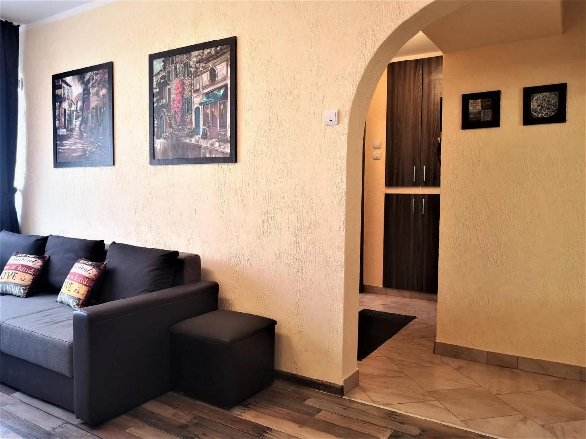 Apartament Anca Bukares Bagian luar foto