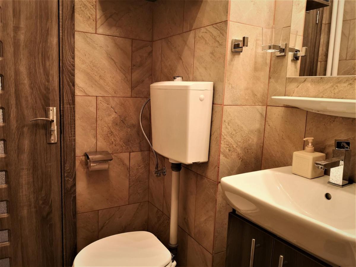 Apartament Anca Bukares Bagian luar foto