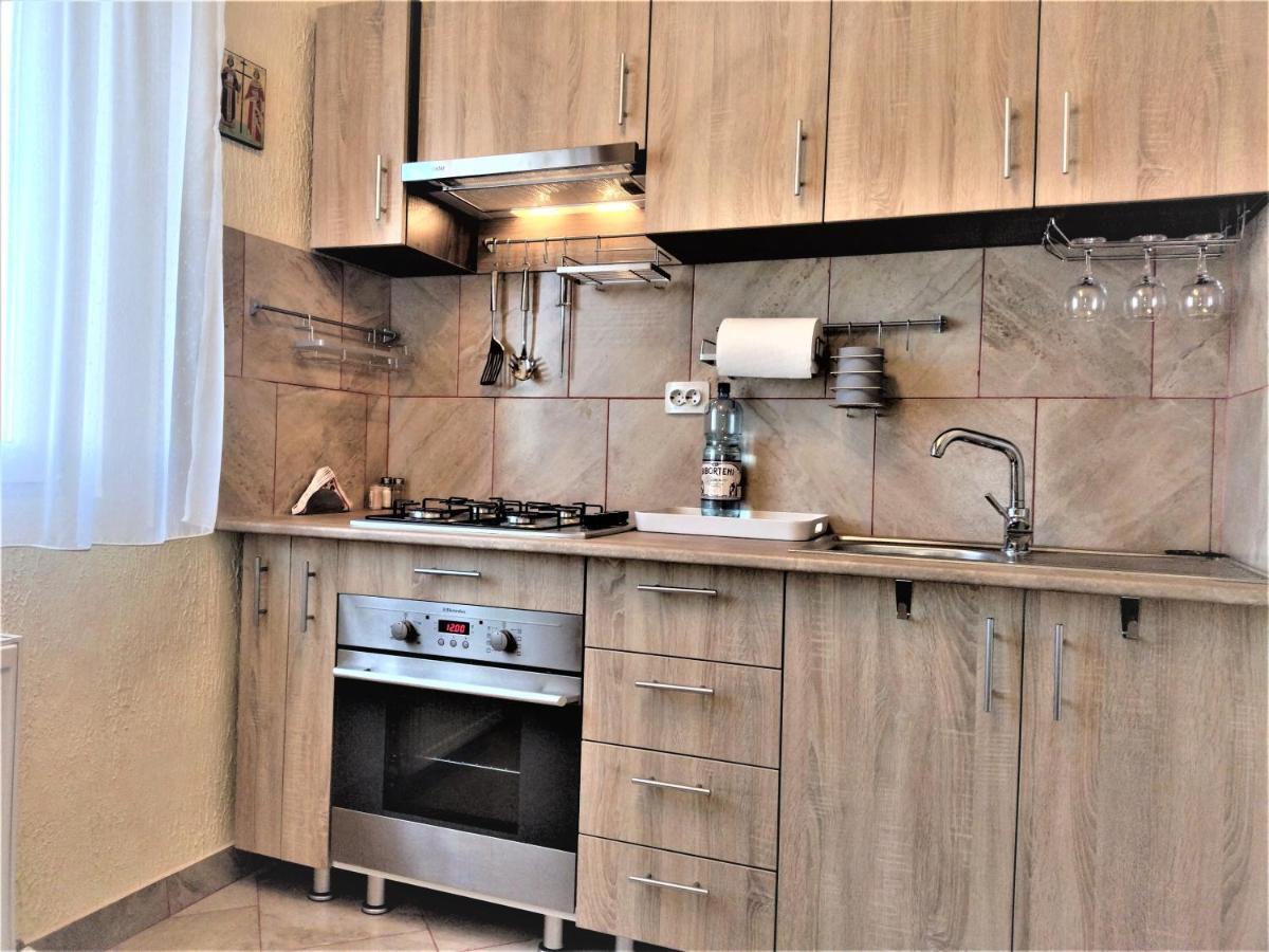 Apartament Anca Bukares Bagian luar foto