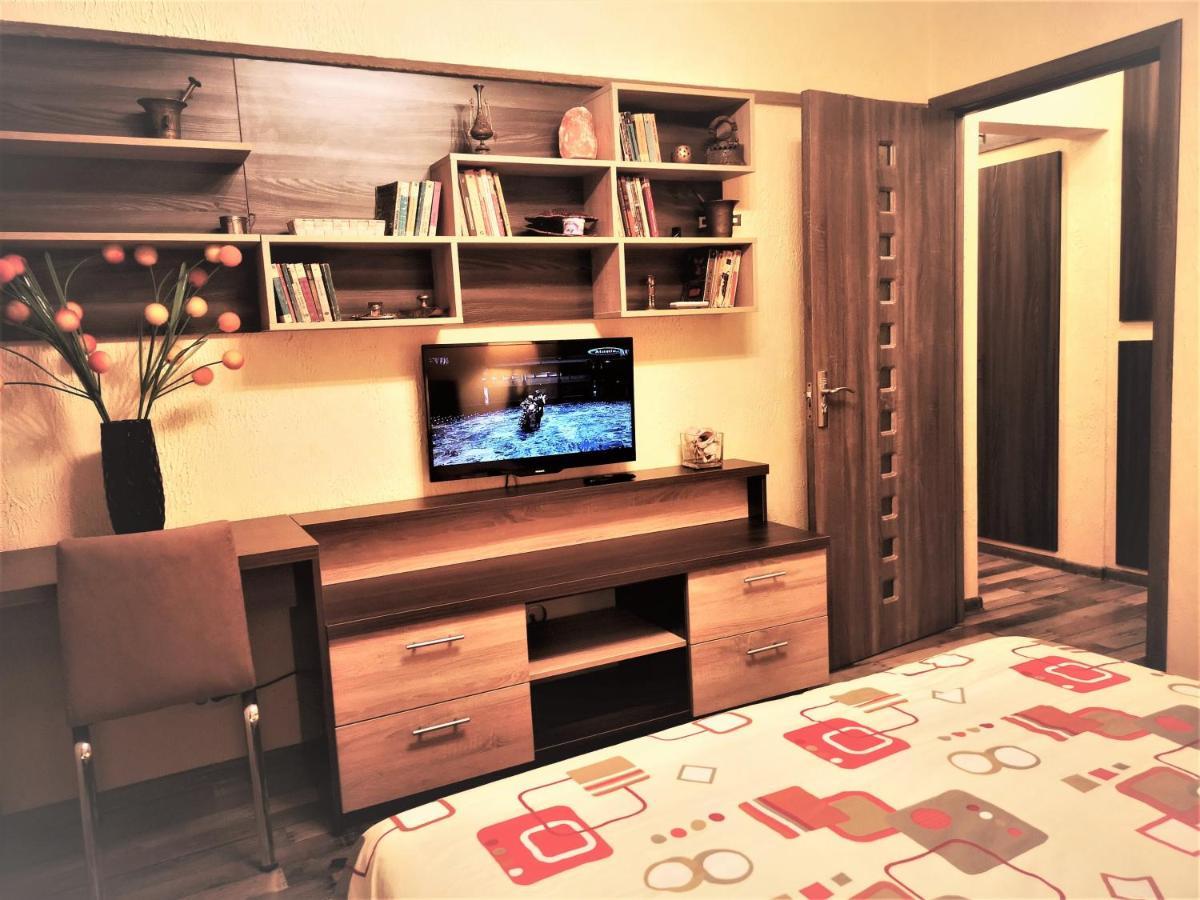 Apartament Anca Bukares Bagian luar foto