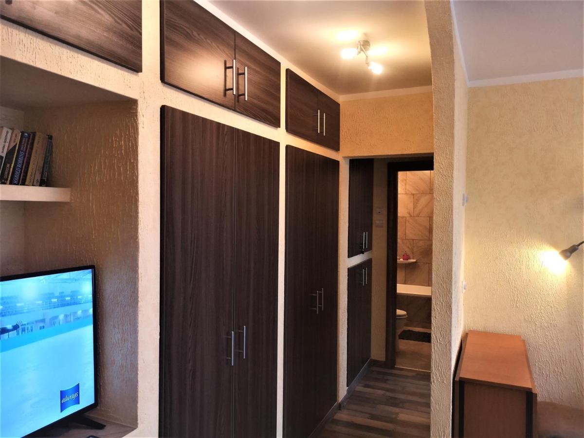 Apartament Anca Bukares Bagian luar foto