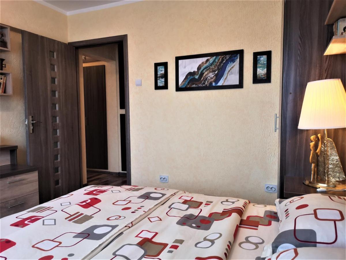 Apartament Anca Bukares Bagian luar foto