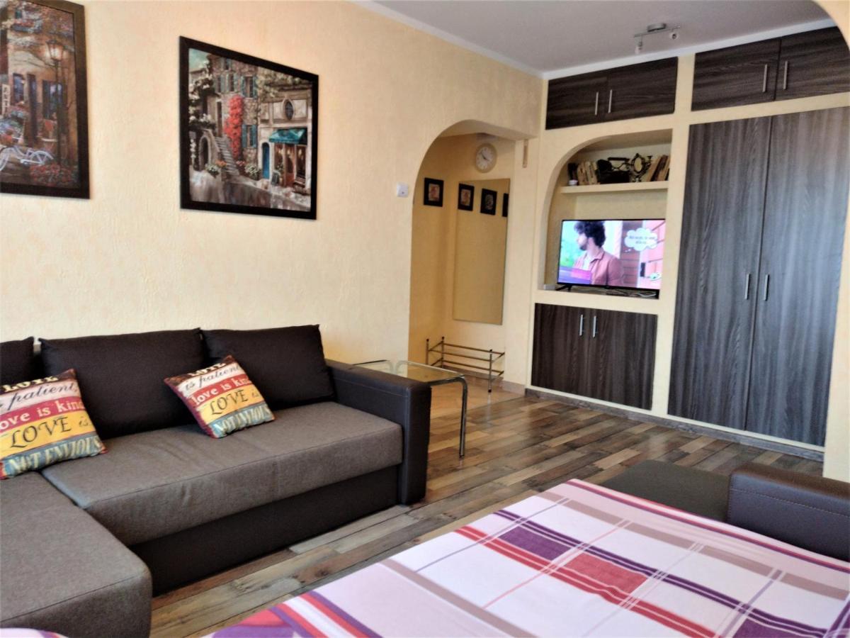 Apartament Anca Bukares Bagian luar foto