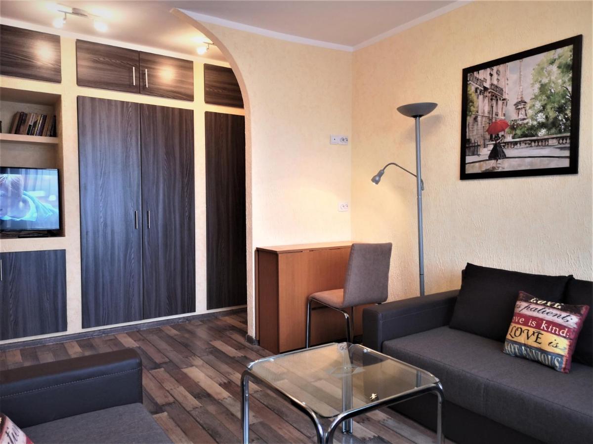 Apartament Anca Bukares Bagian luar foto