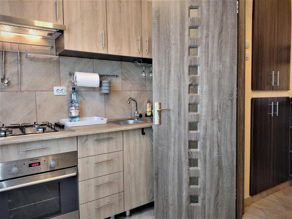 Apartament Anca Bukares Bagian luar foto