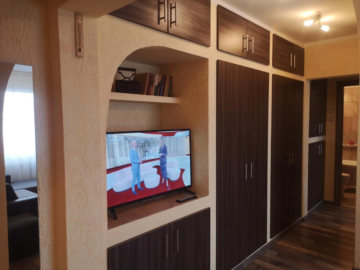 Apartament Anca Bukares Bagian luar foto